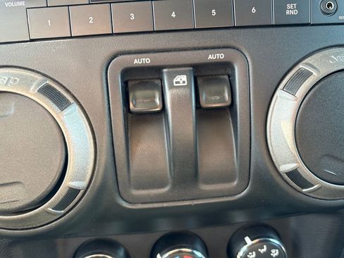 Used 2016 Jeep Wrangler Sport image 19