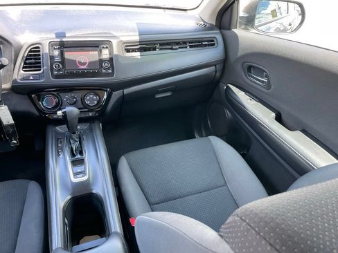 Used 2021 Honda HR-V LX image 9
