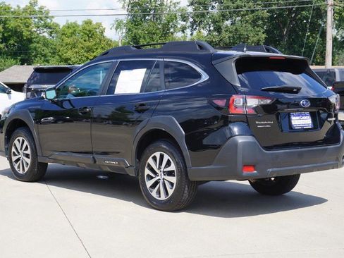 Used 2023 Subaru Outback Premium AWD/4WD image 5