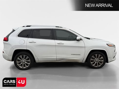 Used 2018 Jeep Cherokee Overland image 8
