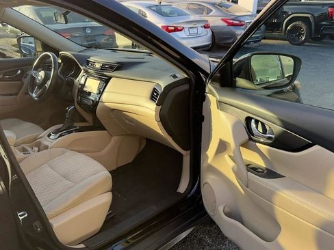 Used 2017 Nissan Rogue SV image 9