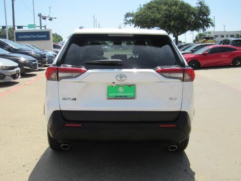 Used 2025 Toyota RAV4 XLE image 8