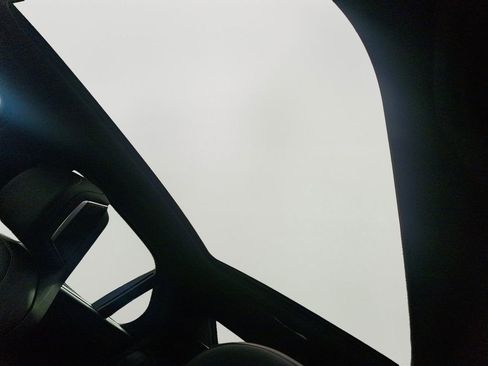 Used 2025 BMW 760i xDrive w/ Executive Package image 15