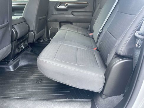 Used 2022 Chevrolet Silverado 1500 LT AWD/4WD image 9