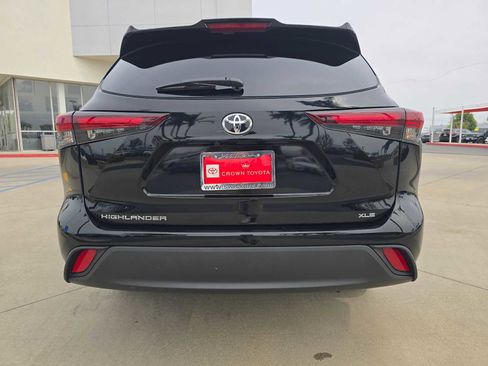 Certified 2025 Toyota Highlander XLE FWD image 15