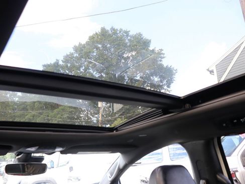 Used 2026 Chrysler Pacifica Limited FWD image 23
