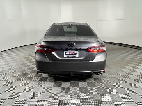Used 2023 Toyota Camry SE image 4