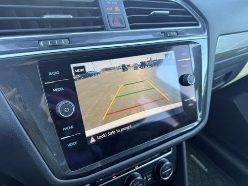 Used 2018 Volkswagen Tiguan SE image 36