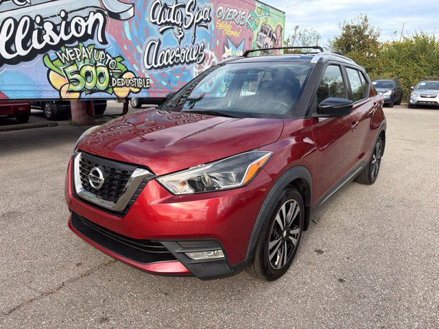 Used 2018 Nissan Kicks SR w/ Exterior Package FWD image 3