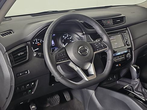 Used 2020 Nissan Rogue SV FWD image 16