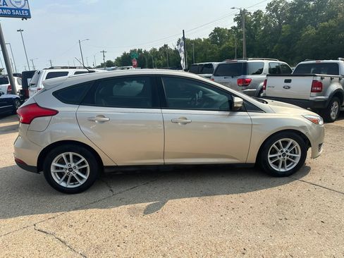Used 2017 Ford Focus SE FWD image 8