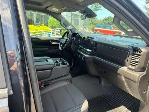 Used 2024 Chevrolet Silverado 1500 LT AWD/4WD image 10