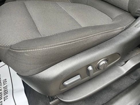 Used 2023 Chevrolet Traverse LT FWD image 55