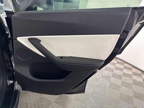 Used 2021 Tesla Model Y Long Range image 24