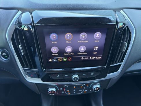 Used 2020 Chevrolet Traverse LT image 19