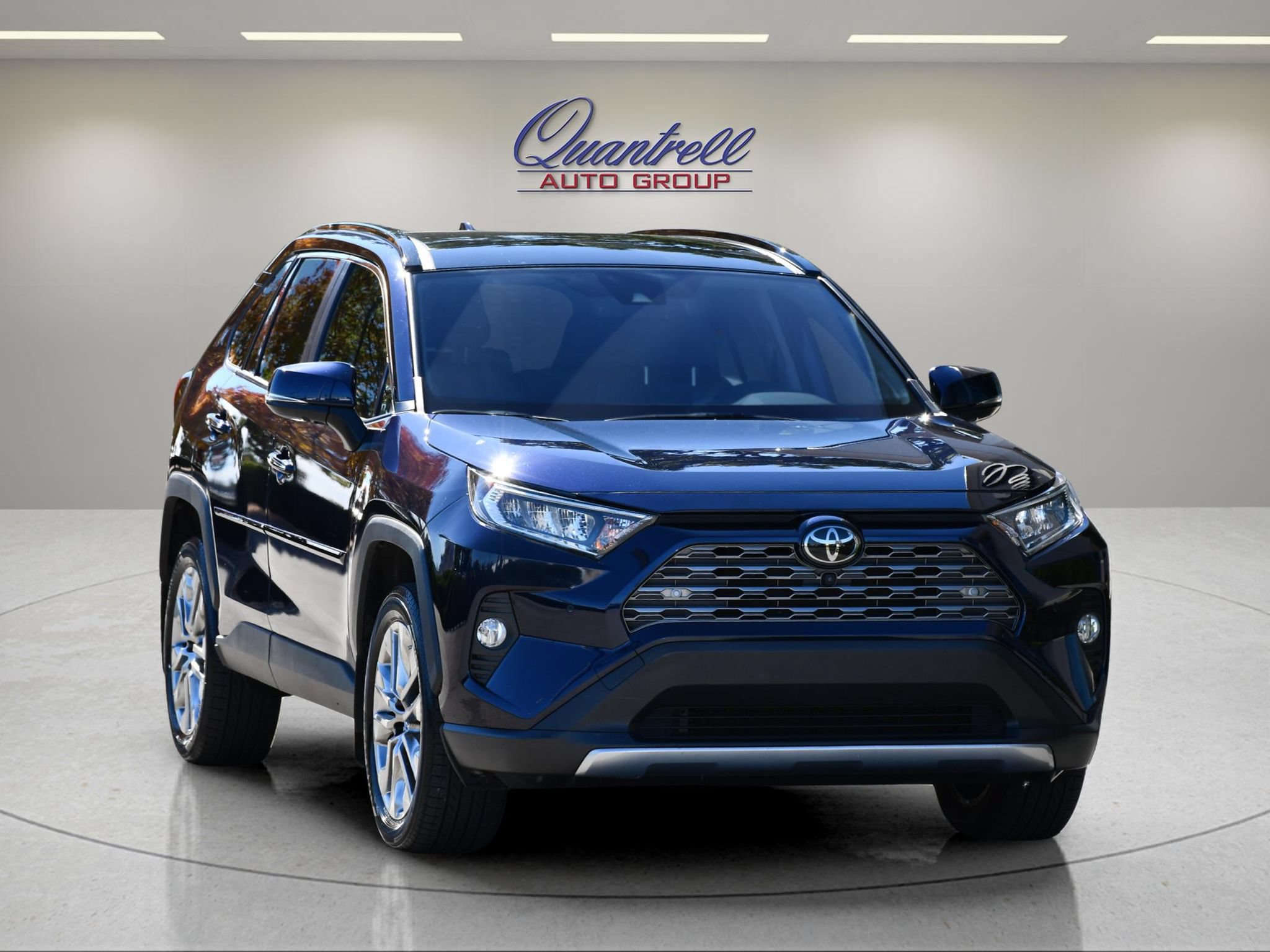 Used 2019 Toyota RAV4 Limited w/ Advanced Technology Package FWD image 2