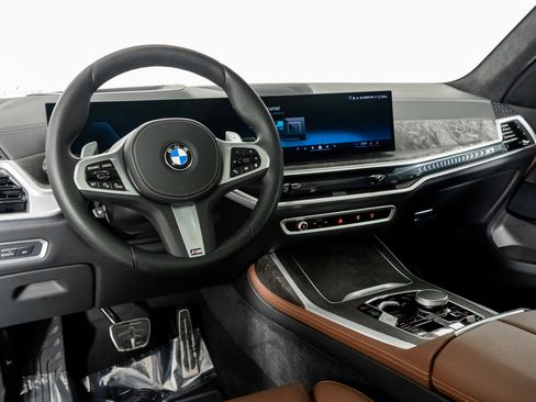 Used 2025 BMW X7 xDrive40i w/ M Sport Package image 2
