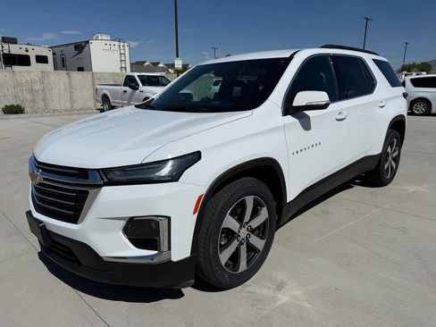Used 2023 Chevrolet Traverse LT w/ LT Premium Package AWD/4WD image 7