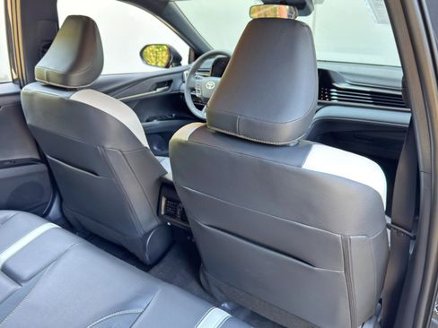 Used 2025 Toyota Camry SE FWD image 32