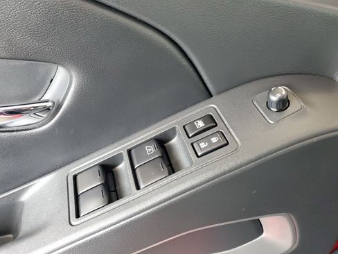 Used 2025 Nissan Frontier SV image 27