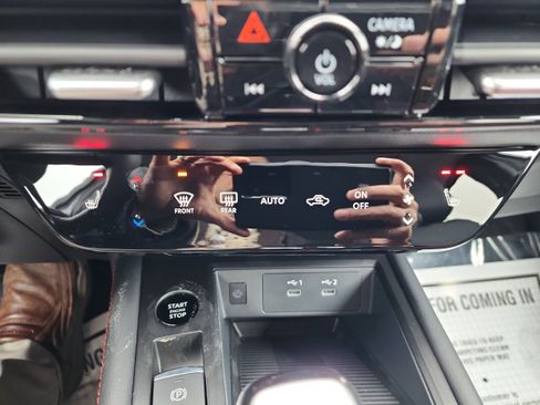 New 2026 Nissan Kicks SR image 15