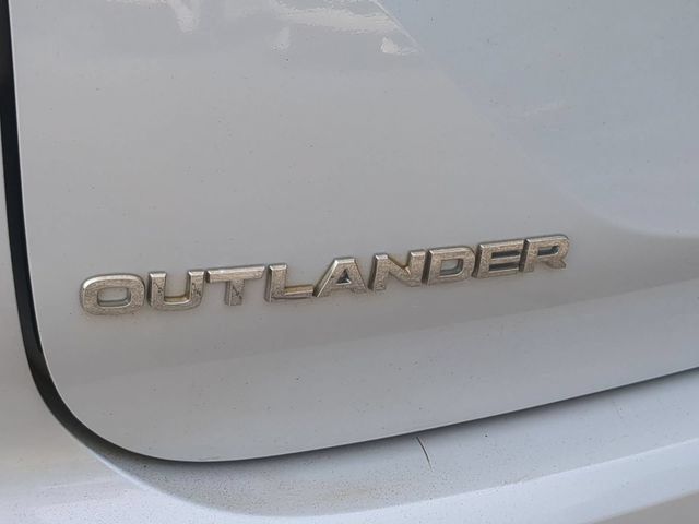 Used 2023 Mitsubishi Outlander SE Black Edition AWD/4WD image 12