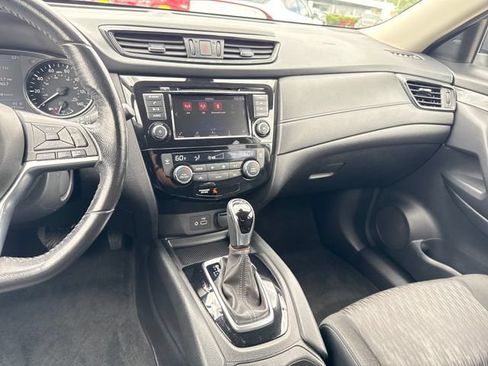 Used 2019 Nissan Rogue SV FWD image 22
