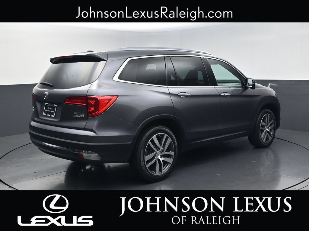 Used 2017 Honda Pilot Touring image 9