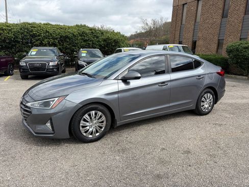 Used 2020 Hyundai Elantra SE w/ Cargo Package (C1) FWD image 9