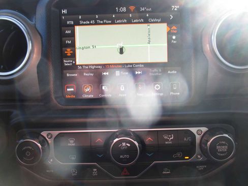 Used 2023 Jeep Gladiator Overland image 10