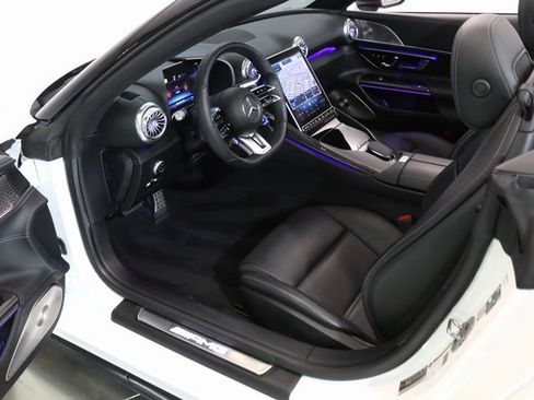 Used 2022 Mercedes-Benz SL 55 AMG 4MATIC w/ Driver Assistance Package image 22