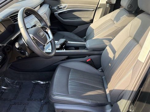 Used 2023 Audi e-tron Premium Plus w/ Premium Plus Package image 5