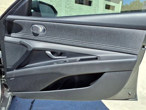Used 2025 Hyundai Elantra Limited FWD image 10