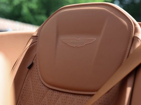 Used 2024 Aston Martin DB12 Convertible image 7