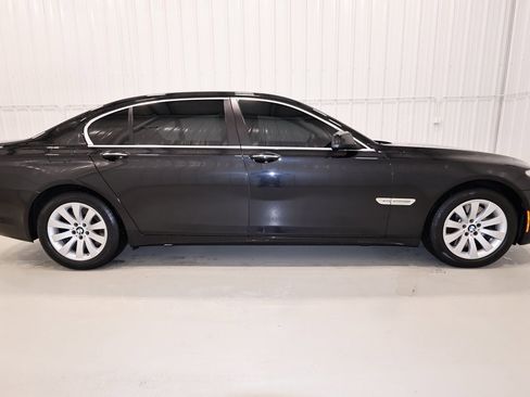Used 2011 BMW 750Li xDrive image 2