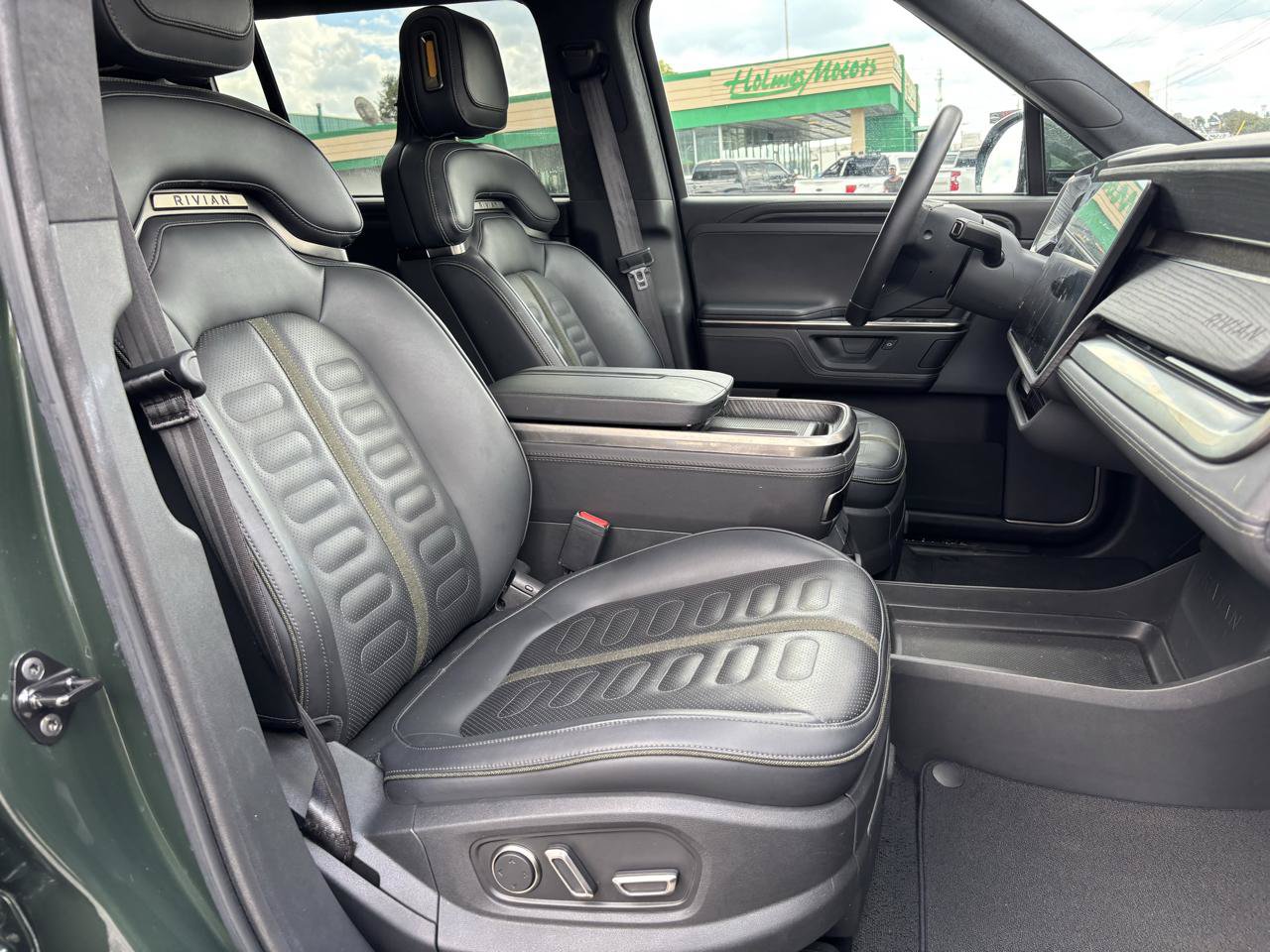 Used 2025 Rivian R1S Adventure Dual AWD/4WD image 14