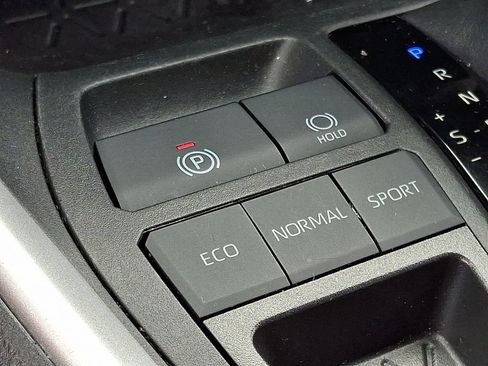 Used 2024 Toyota RAV4 XLE FWD image 25