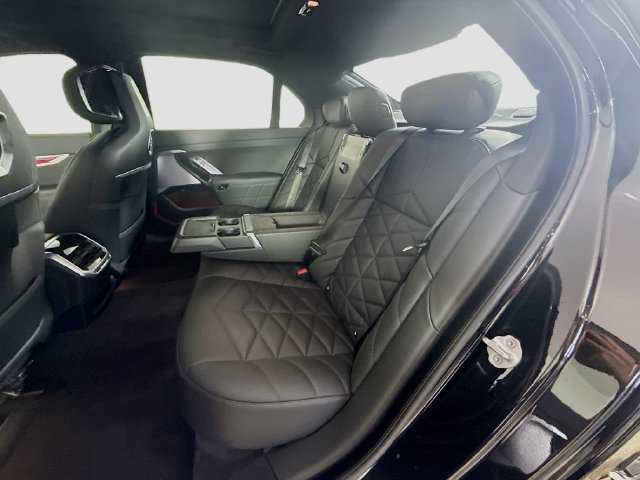 Used 2026 BMW 740i xDrive AWD/4WD image 24