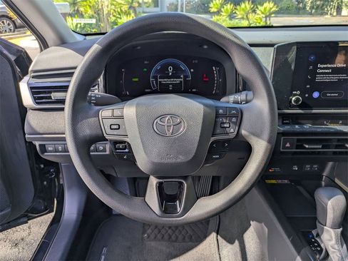 Used 2025 Toyota Camry LE image 18