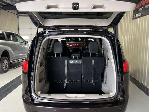 Used 2018 Chrysler Pacifica Touring-L Plus w/ Advanced Safetytec Group image 6