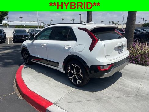 Used 2023 Kia Niro EX Touring FWD image 3