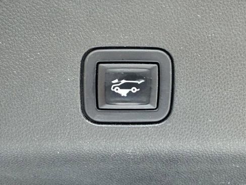 Used 2021 GMC Yukon Denali w/ Denali Premium Package RWD image 15