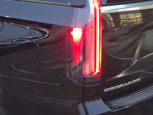 Used 2022 Cadillac Escalade Premium Luxury AWD/4WD image 38