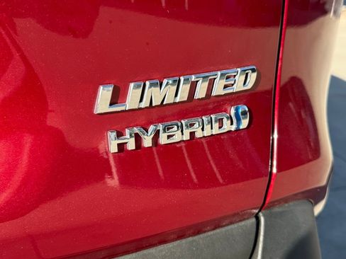 Used 2021 Toyota RAV4 Limited image 12