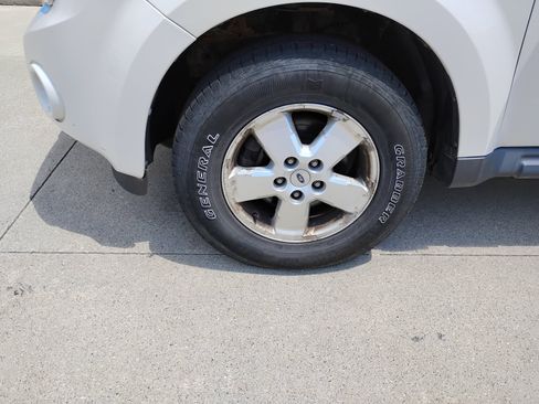 Used 2012 Ford Escape XLS AWD/4WD image 24