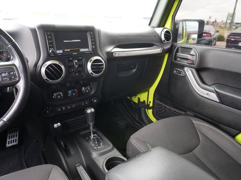Used 2016 Jeep Wrangler Unlimited Sahara w/ Dual Top Group AWD/4WD image 20