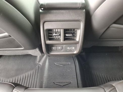 Used 2022 Cadillac XT4 Premium Luxury w/ Enhanced Visibility Package FWD image 6