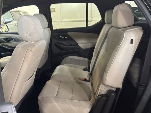 Used 2023 Chevrolet Traverse LS FWD image 6