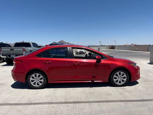 Used 2021 Toyota Corolla LE FWD image 3