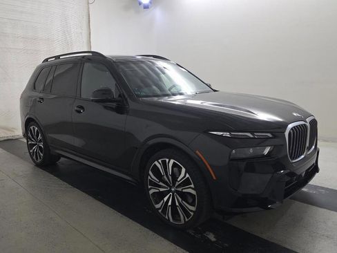 Used 2024 BMW X7 xDrive40i w/ M Sport Package AWD/4WD image 3